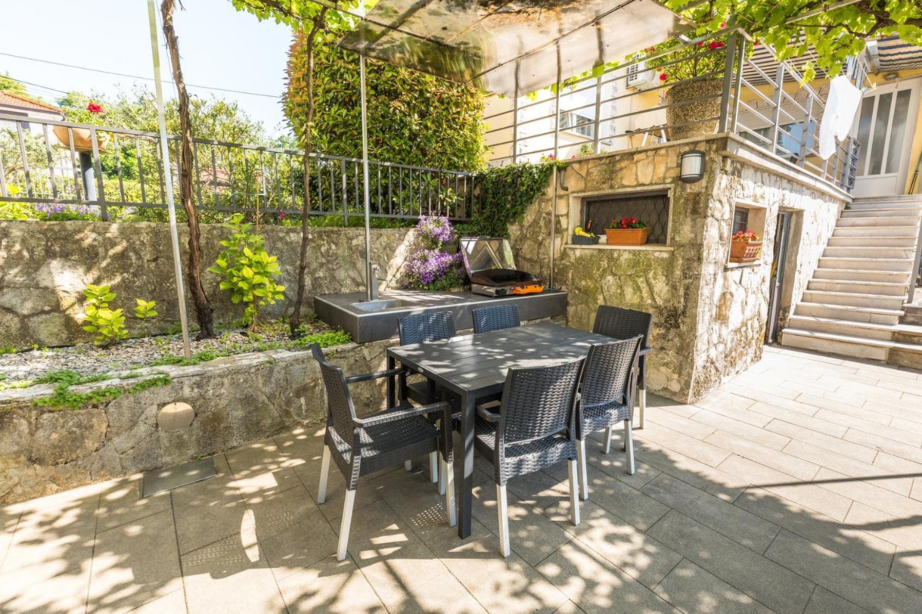 Apartments Dorijan With Pool Matulji Rom bilde