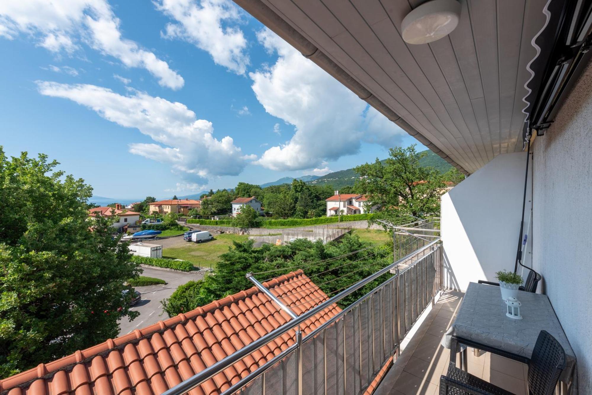 Apartments Dorijan With Pool Matulji Rom bilde